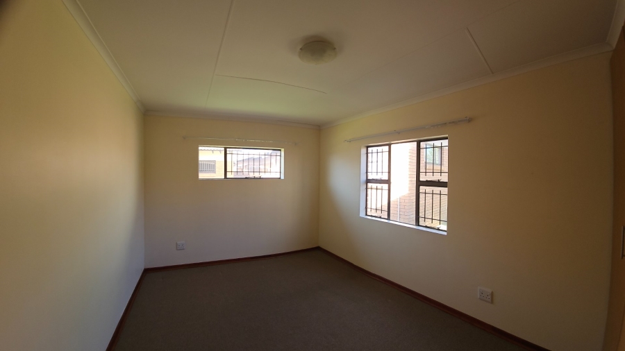 2 Bedroom Property for Sale in Langenhovenpark Free State
